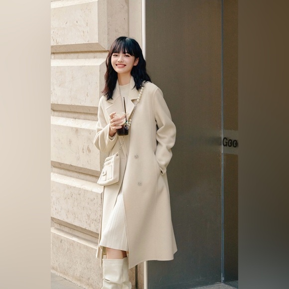 Elegant 100% Wool Beige Coat with Pearl Embellished Matching Bag - Size M - Picture 2 of 15